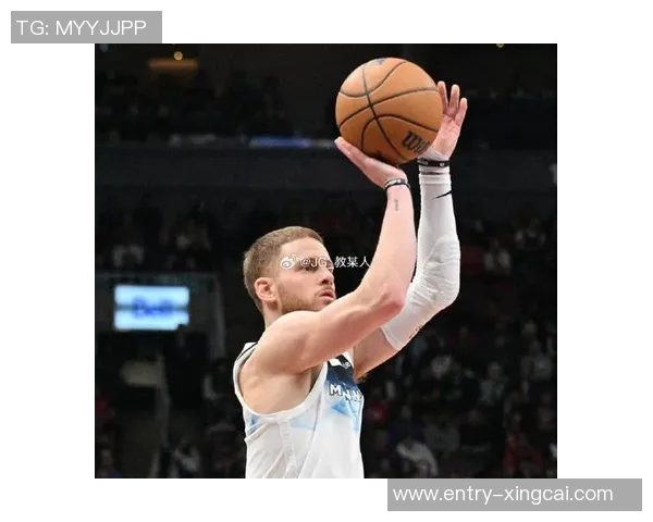 迪文岑佐全场表现出色15投7中三分球命中率高达45贡献21分助力球队胜利