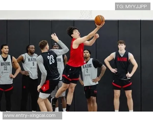 克林根表现出色零失误零罚球高效砍下18分11篮板展现强硬拼搏精神 克林根表现出色零失误零罚球高效砍下18分11篮板展现强硬拼搏精神