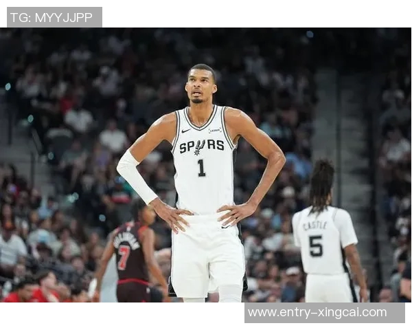 文班复出展现强大实力半场贡献11分6篮板助队稳居领先地位